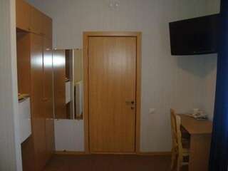 Гостиница Уютная Новосибирск Стандартный двухместный номер с 1 кроватью или 2 отдельными кроватями-4